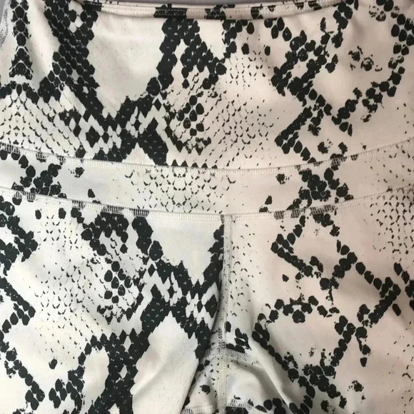 Savvi Fit Khali Python Snake Print 7/8 Leggings High Rise Leggings - Picture 4 of 7